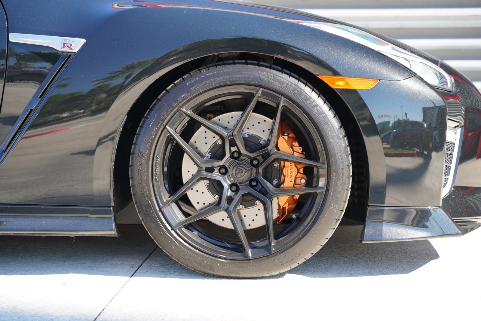 Used 2023 Nissan GT-R Premium w/ Premium Interior Package image 9