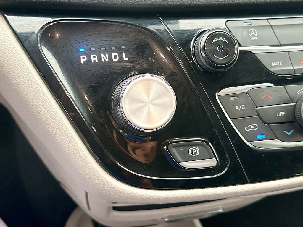 Used 2023 Chrysler Voyager LX FWD image 18