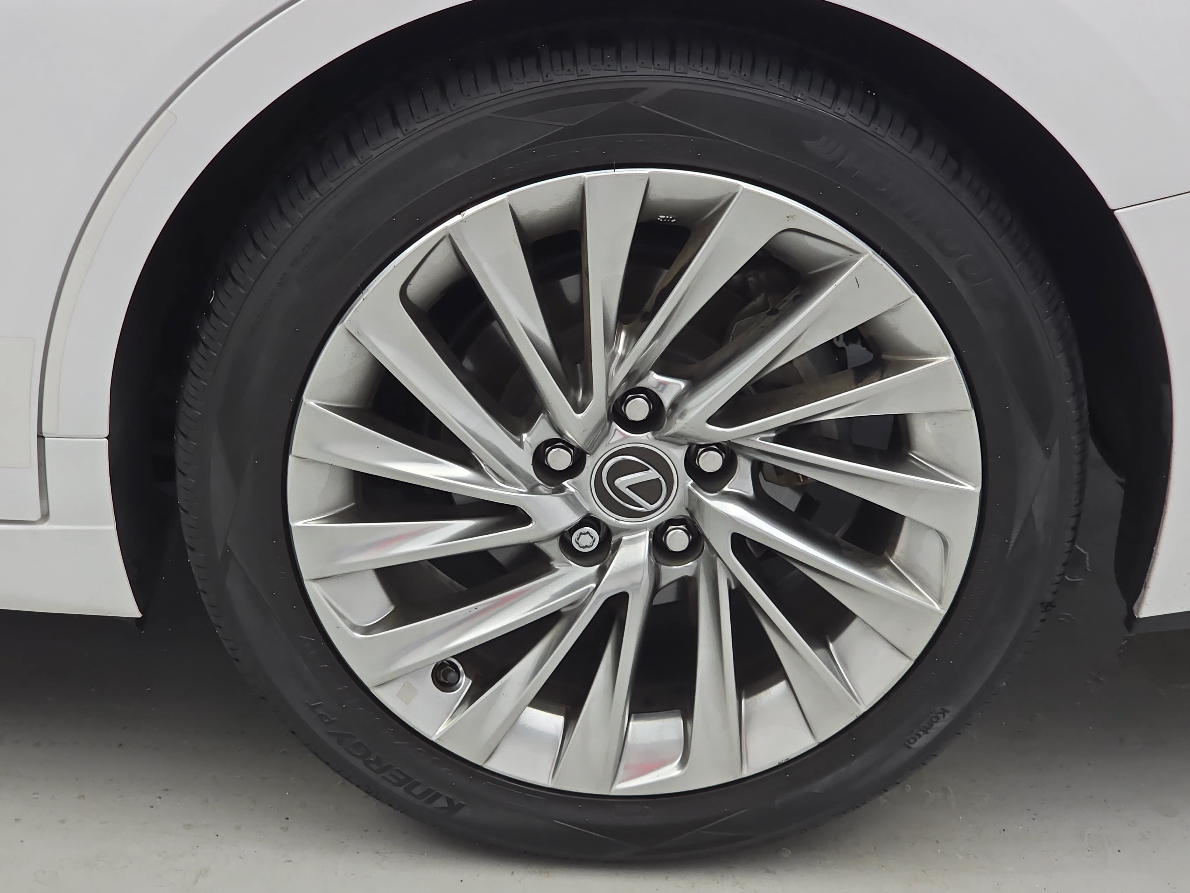 Used 2022 Lexus ES 350 Ultra Luxury w/ Accessory Package 2 FWD image 32