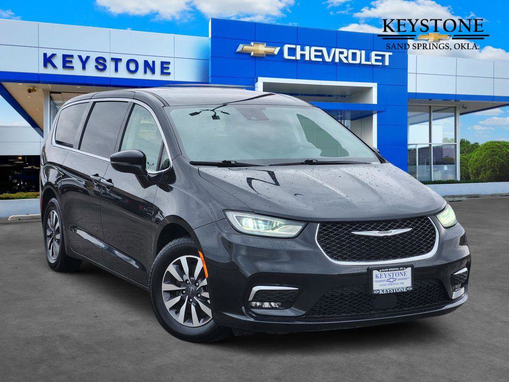 Used 2022 Chrysler Pacifica Touring-L image 1