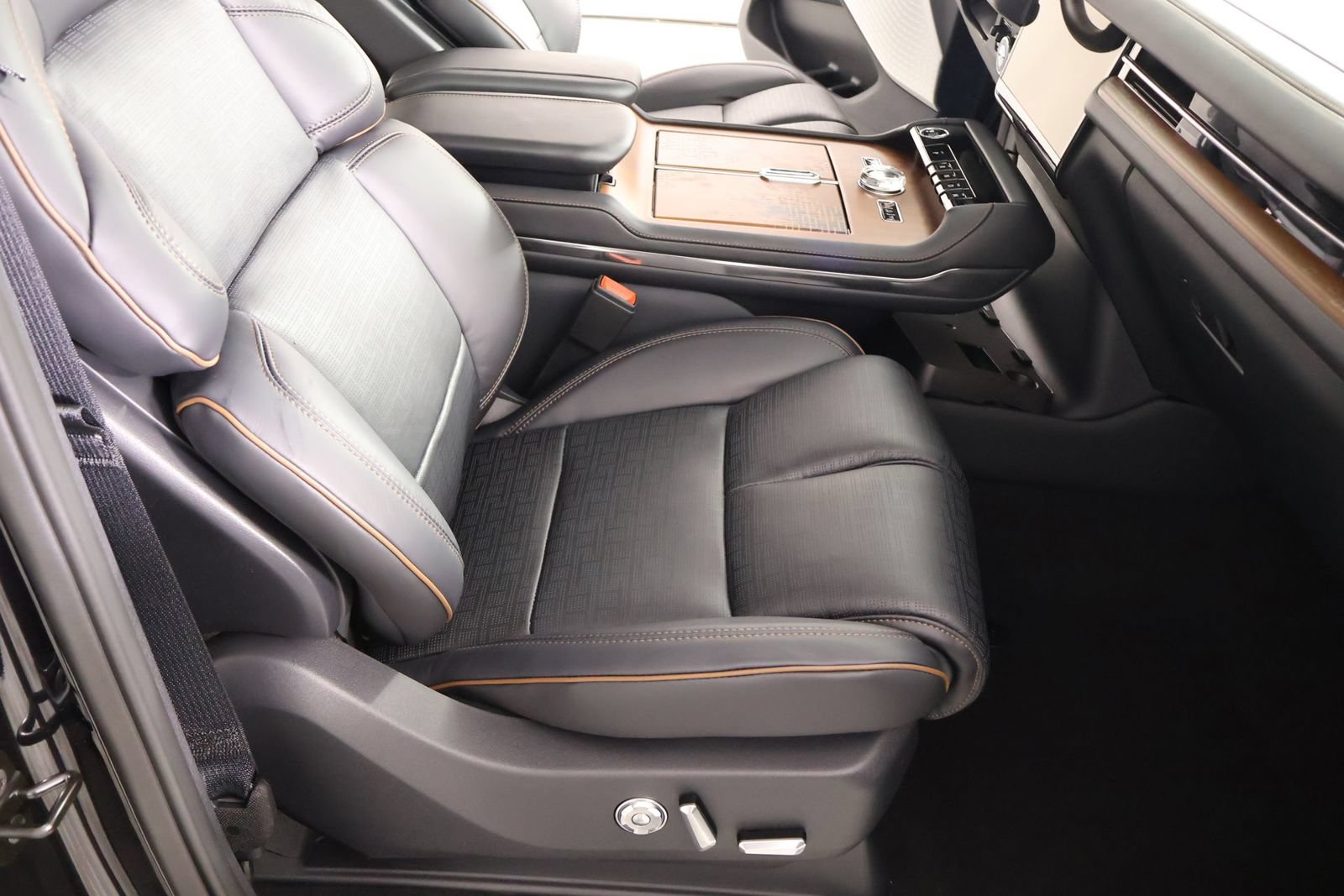New 2026 Lincoln Navigator Black Label AWD/4WD image 14