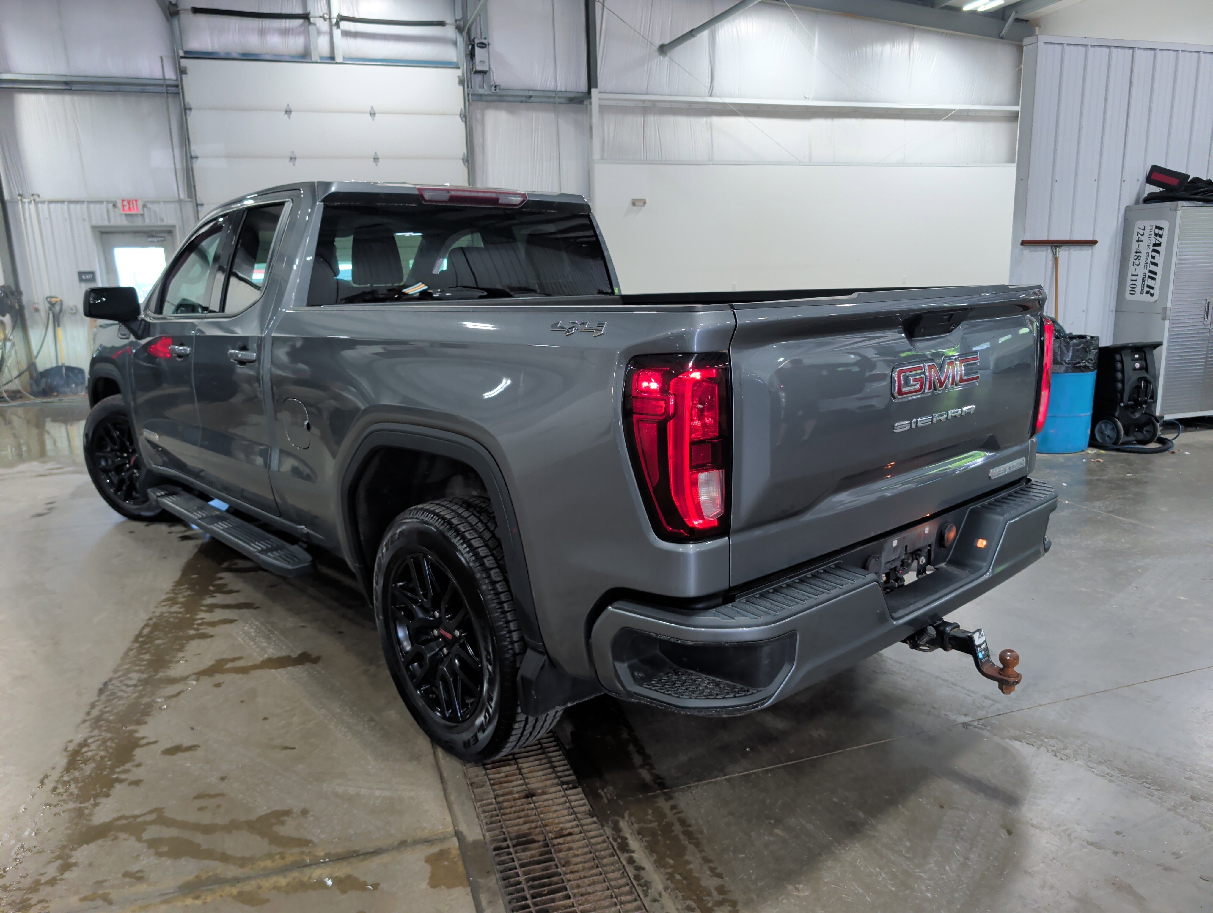 Used 2020 GMC Sierra 1500 Elevation w/ Elevation Value Package AWD/4WD image 4