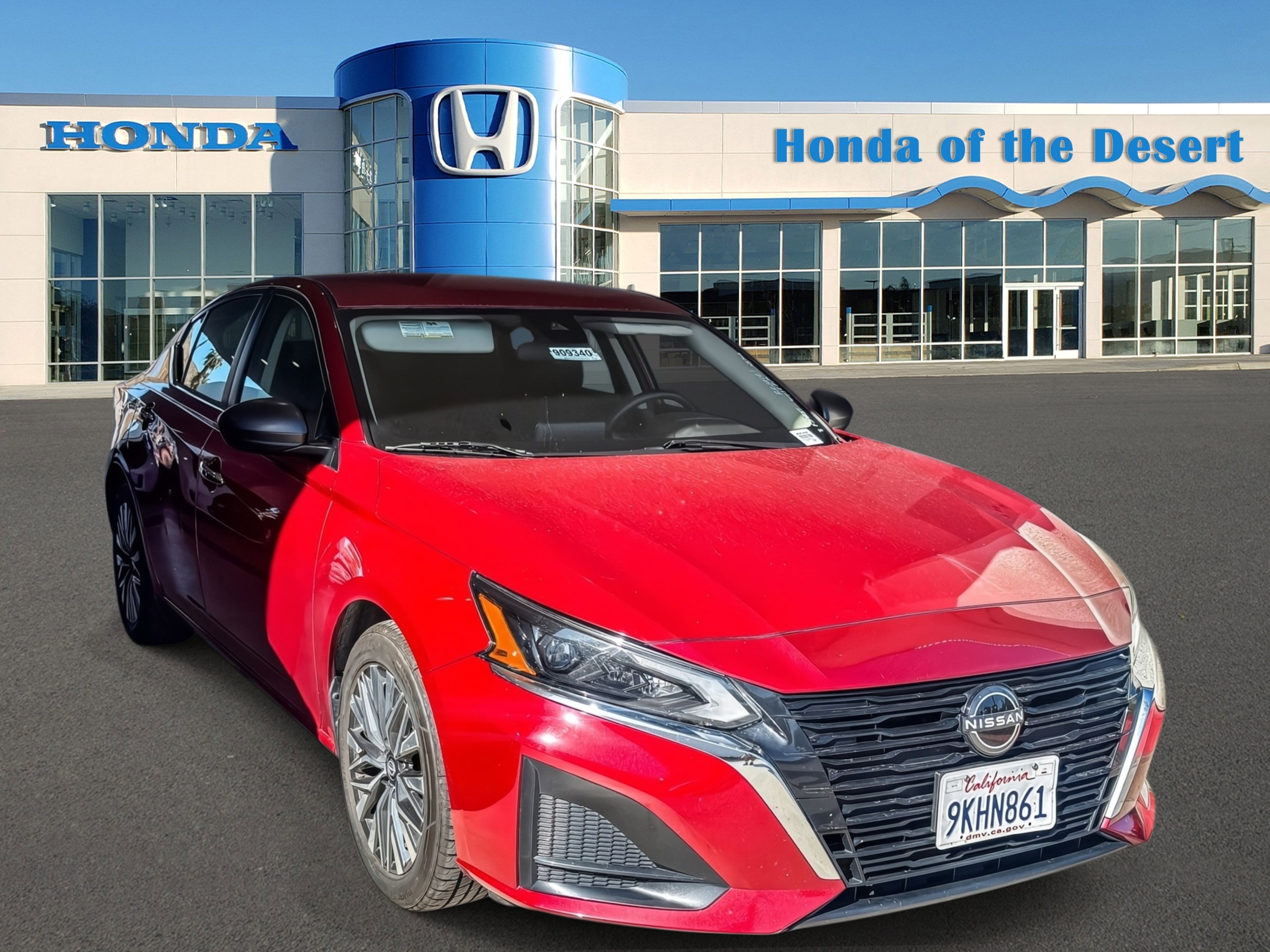 Used 2024 Nissan Altima 2.5 SV FWD image 1