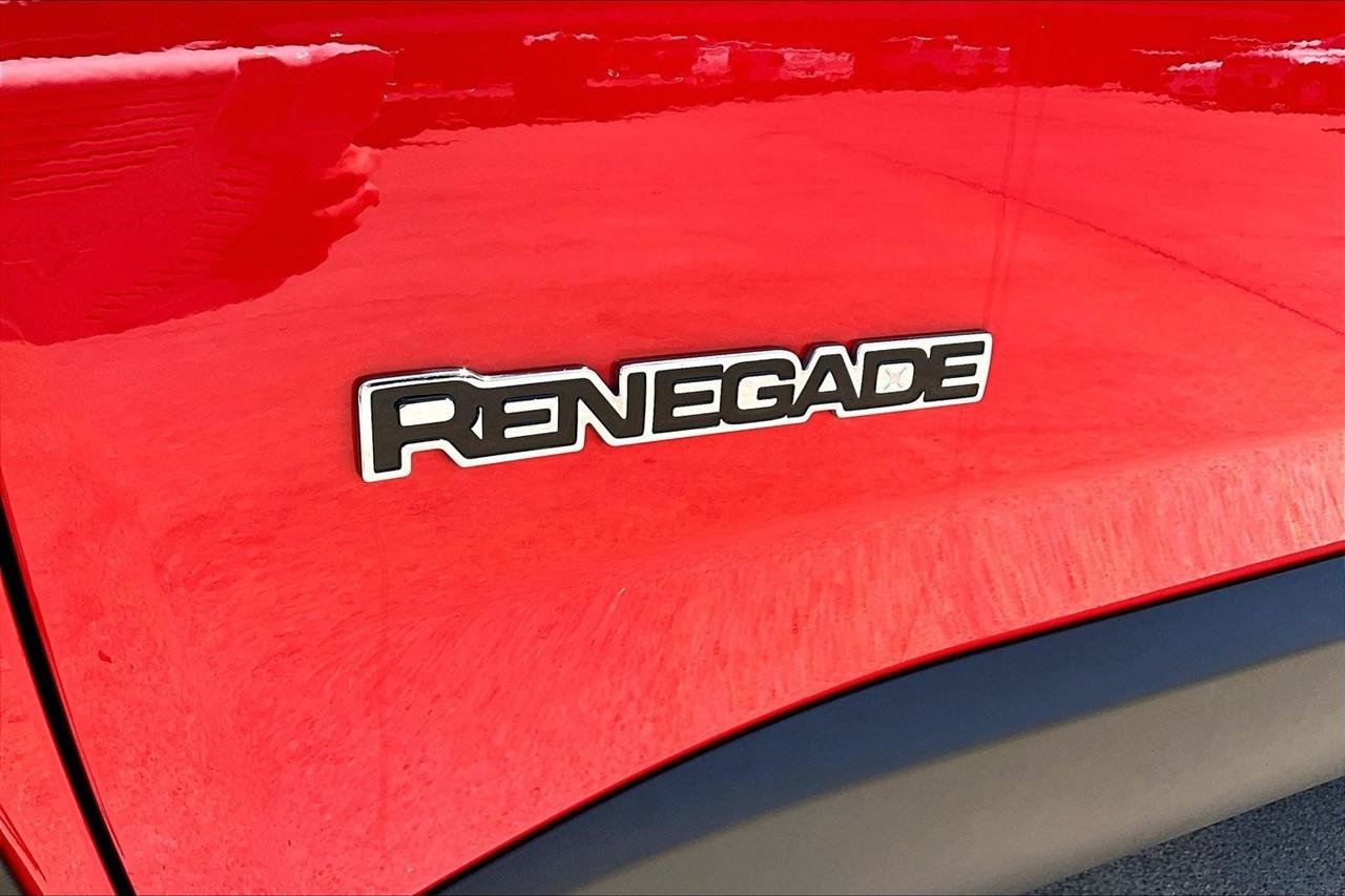 Used 2023 Jeep Renegade Latitude AWD/4WD image 39