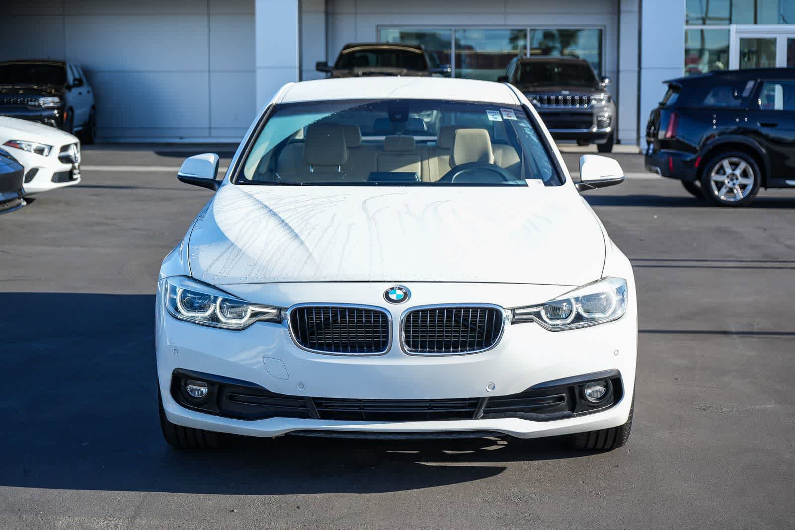 Used 2018 BMW 320i Sedan RWD image 2