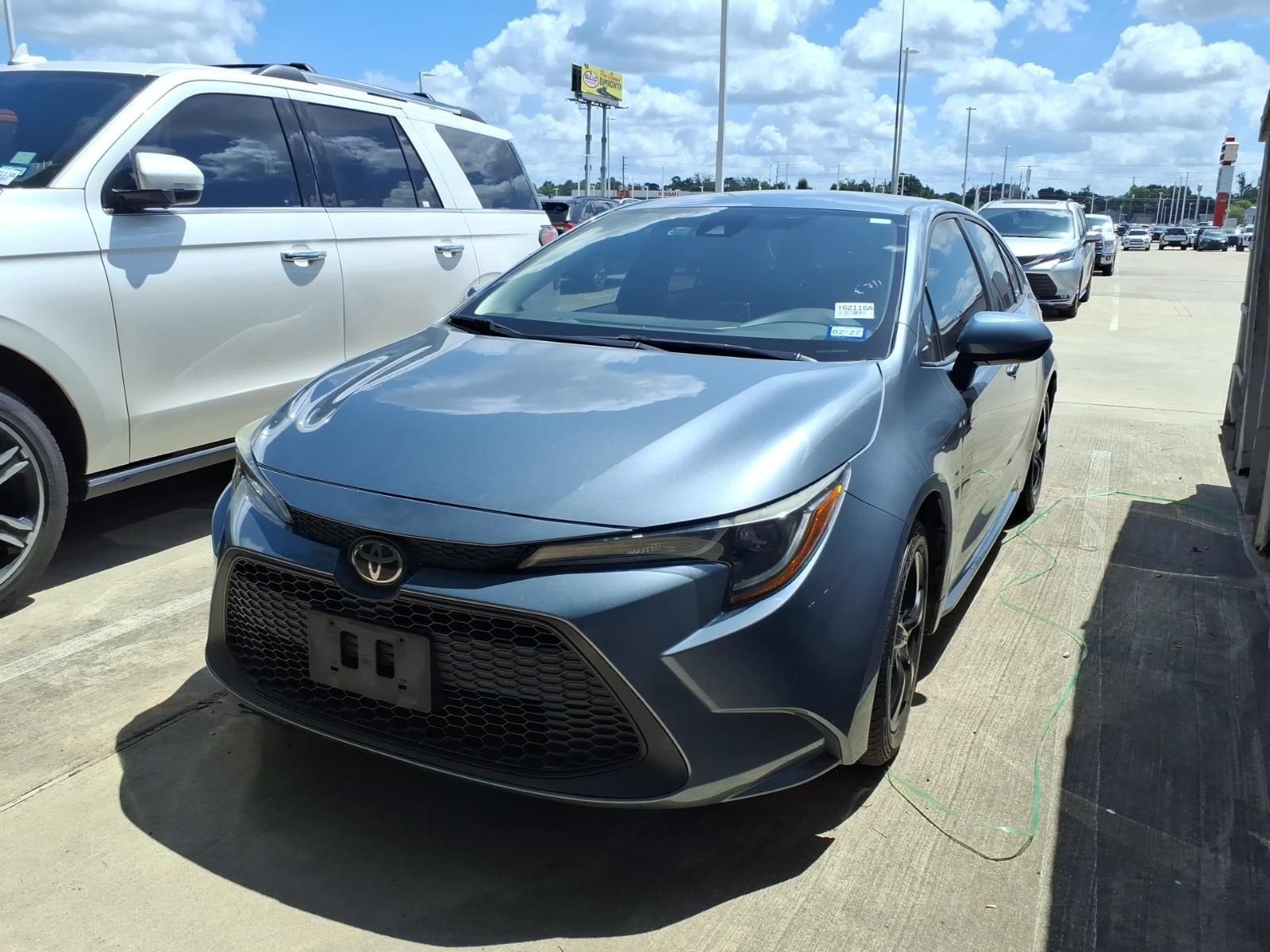 Used 2020 Toyota Corolla LE FWD image 4