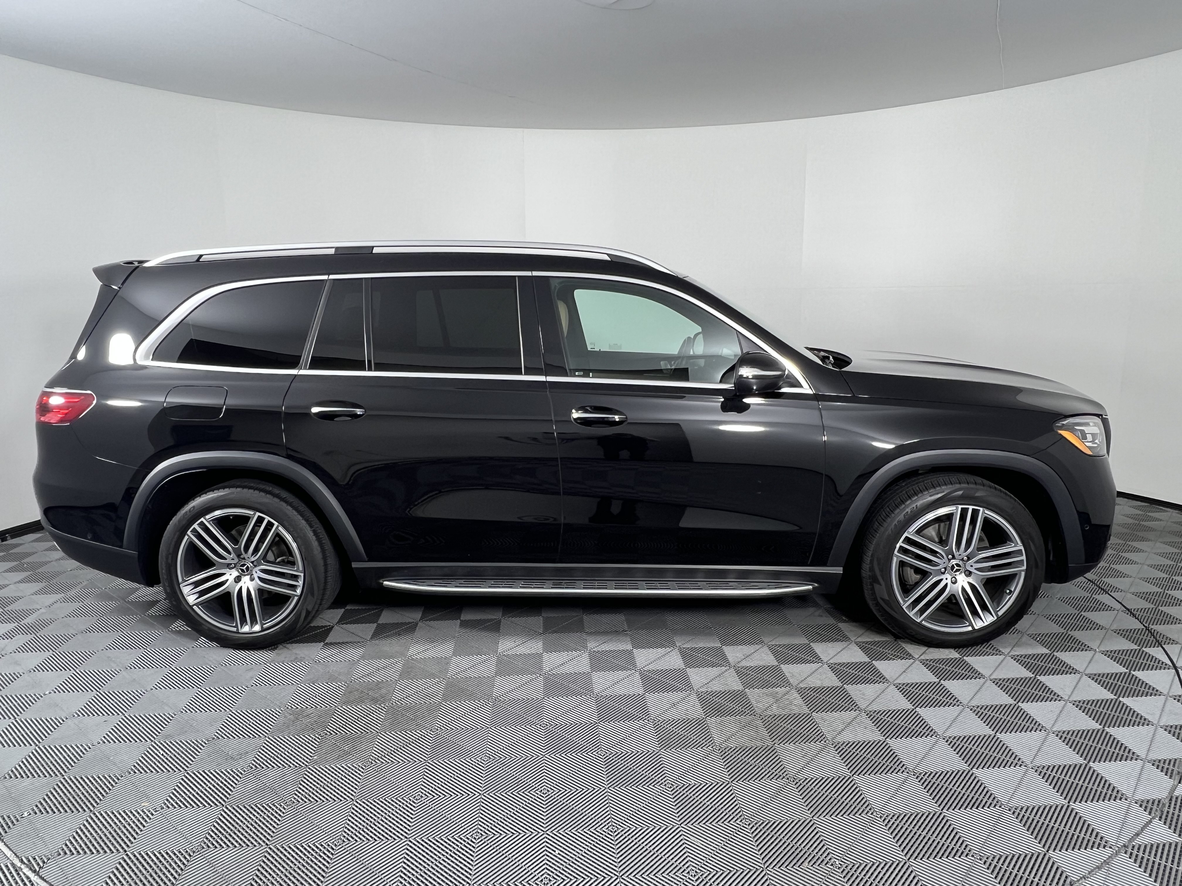 Certified 2024 Mercedes-Benz GLS 450 4MATIC image 13