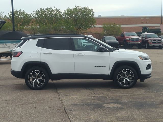 Used 2025 Jeep Compass Limited AWD/4WD image 2