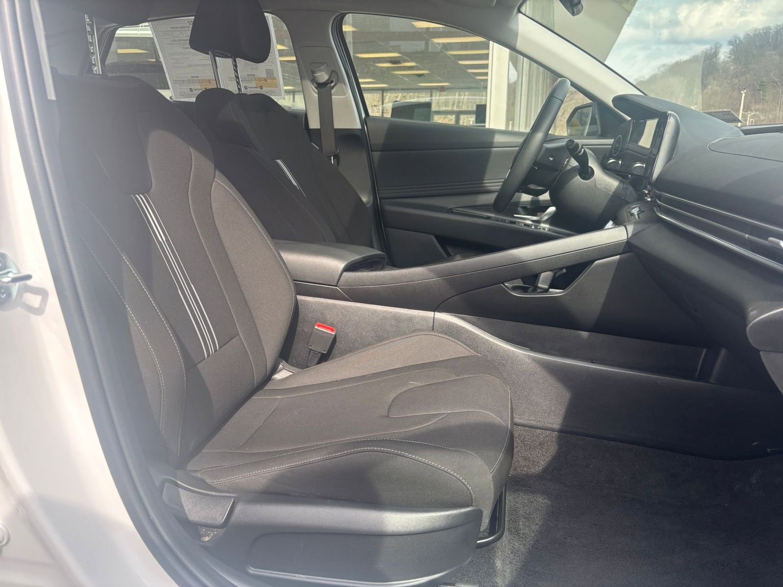 Used 2025 Hyundai Elantra SEL FWD image 27