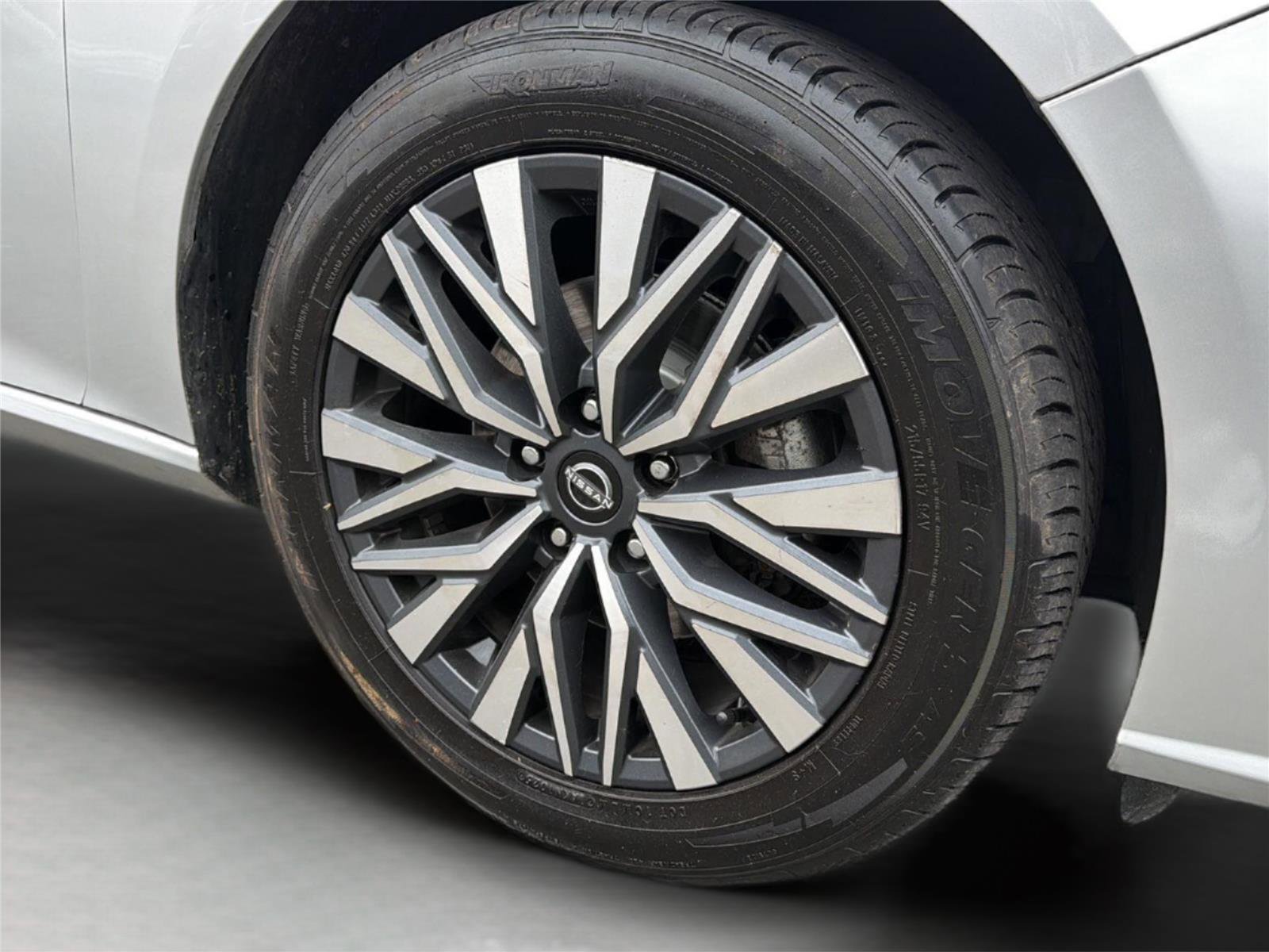 Used 2024 Nissan Altima 2.5 SV image 10