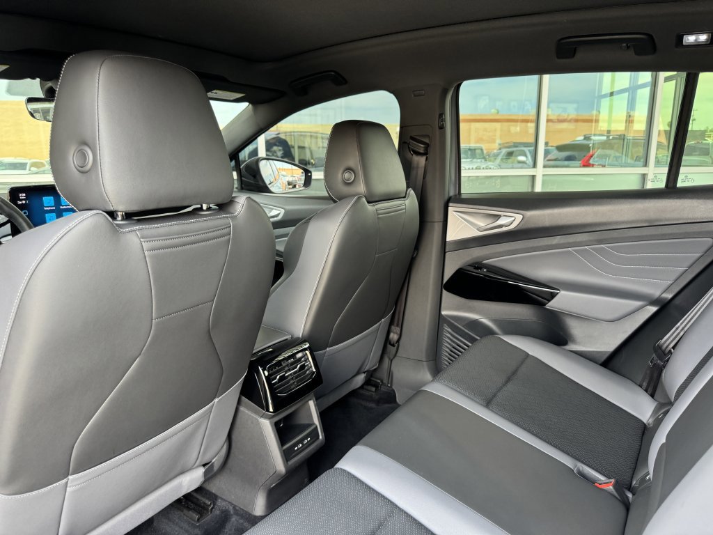 Used 2023 Volkswagen ID.4 S image 32