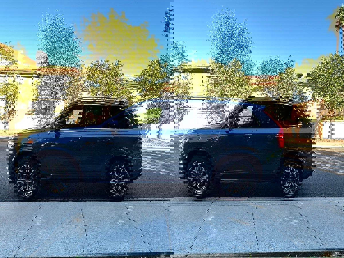 Used 2018 Volvo XC90 T5 Momentum w/ Convenience Package image 5