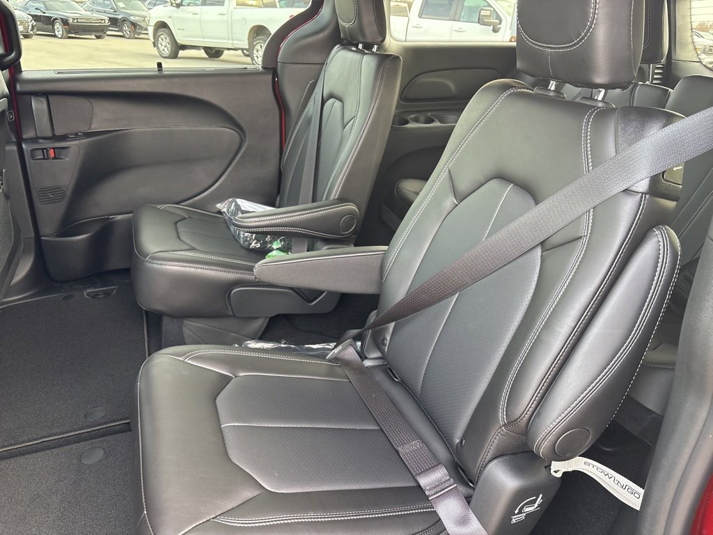 New 2026 Chrysler Voyager LX image 25