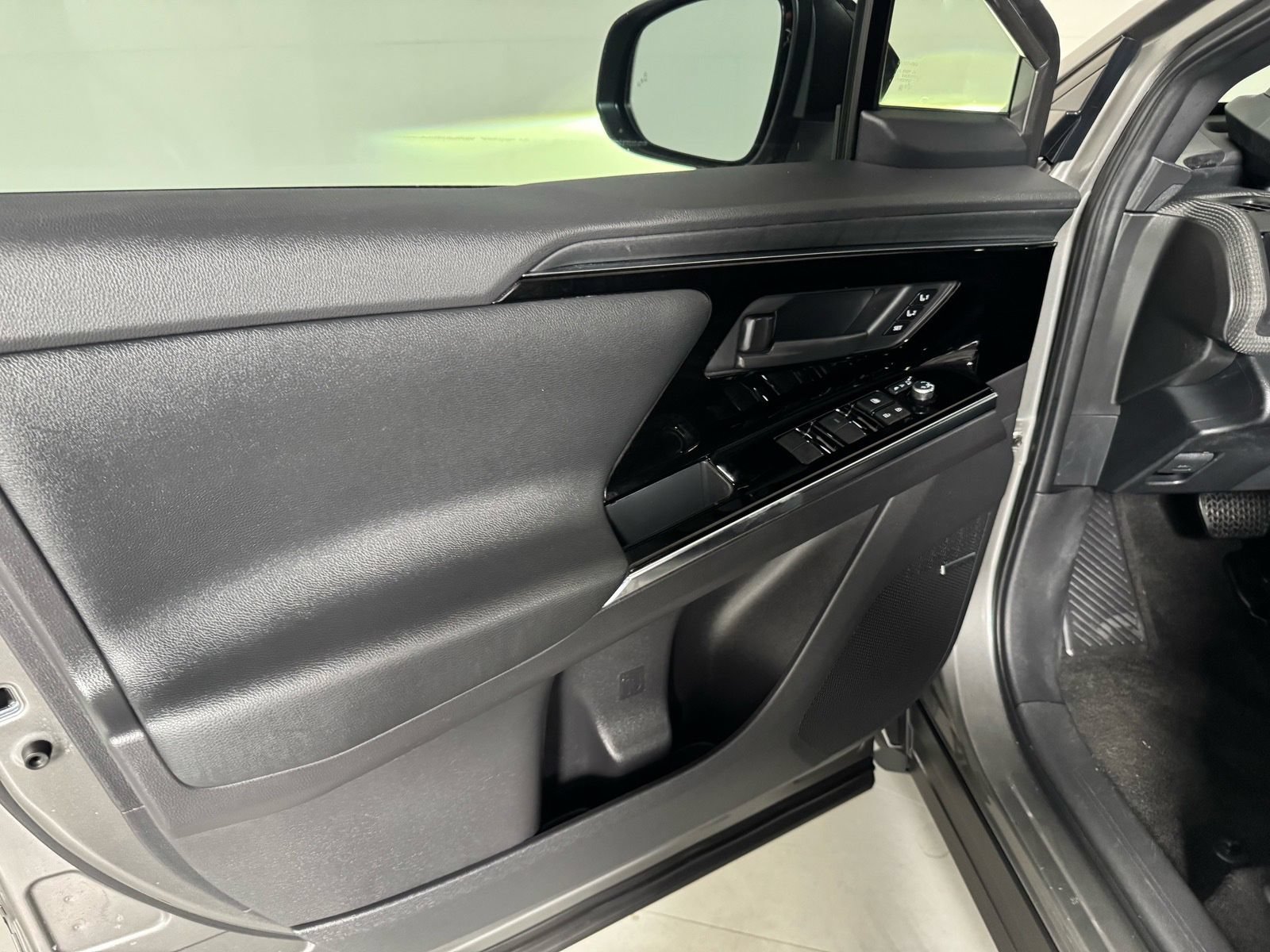Certified 2023 Subaru Solterra AWD image 33
