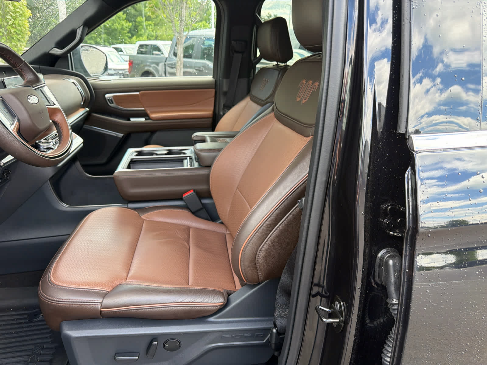 Used 2025 Ford Expedition King Ranch AWD/4WD image 12