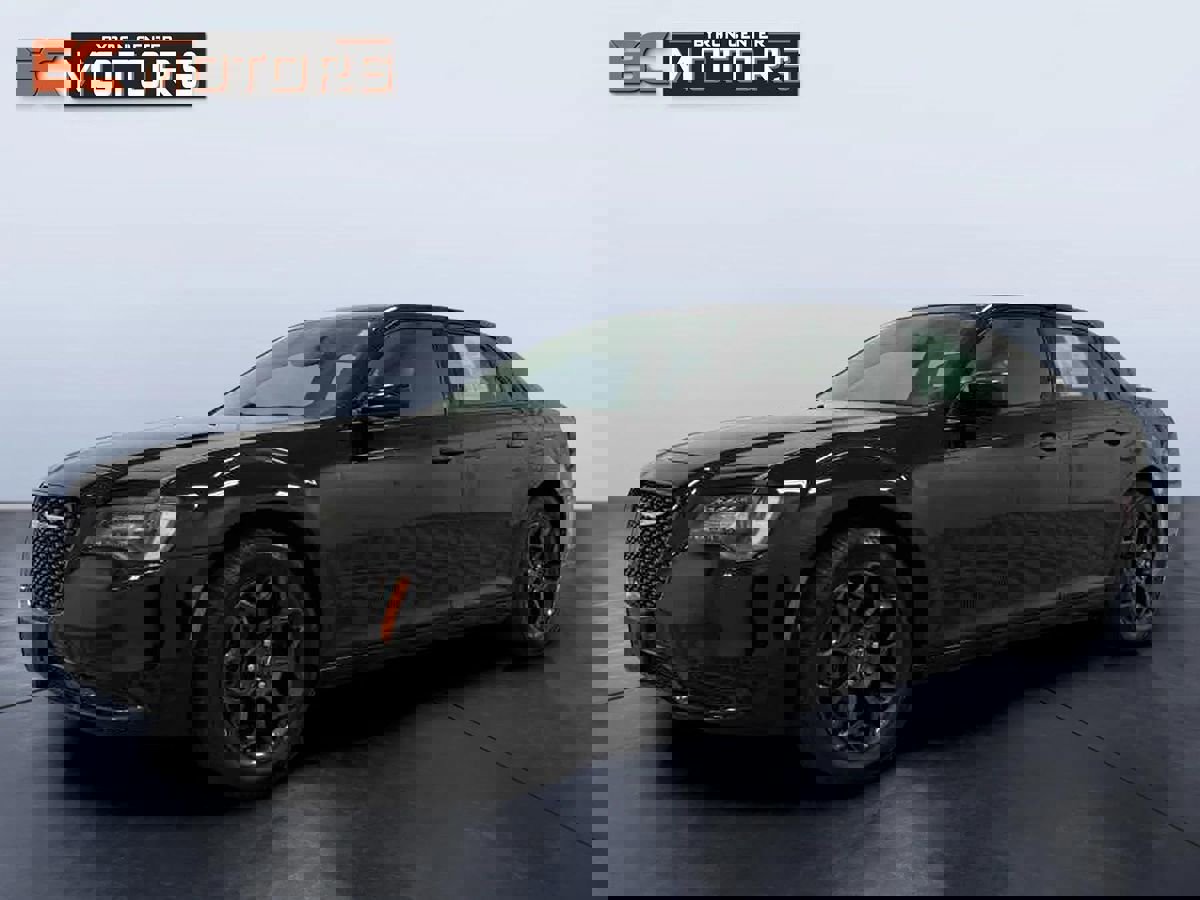 Used 2019 Chrysler 300 Touring w/ Sport Appearance Package image 2