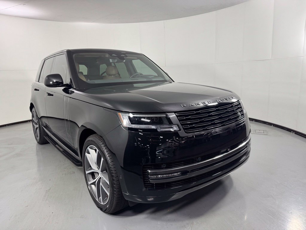 Used 2025 Land Rover Range Rover SE AWD/4WD image 4