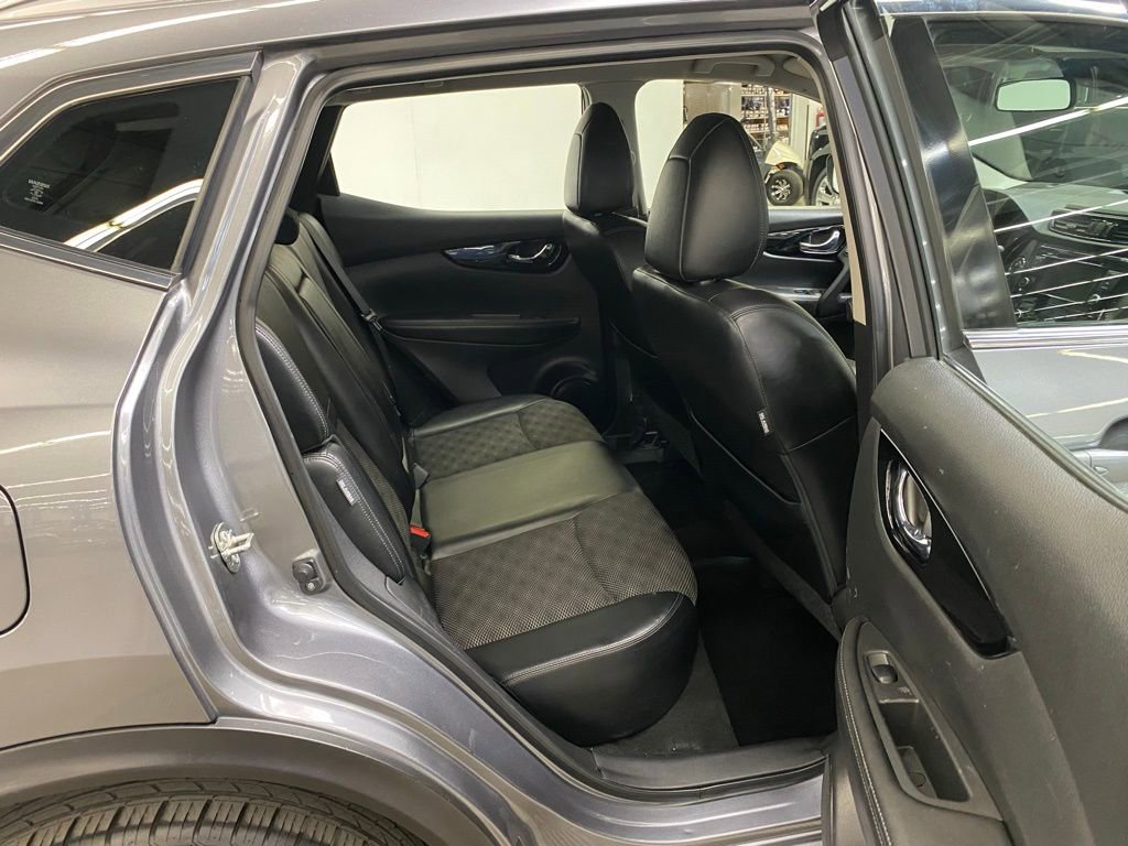 Used 2022 Nissan Rogue Sport SV w/ Technology Package image 10