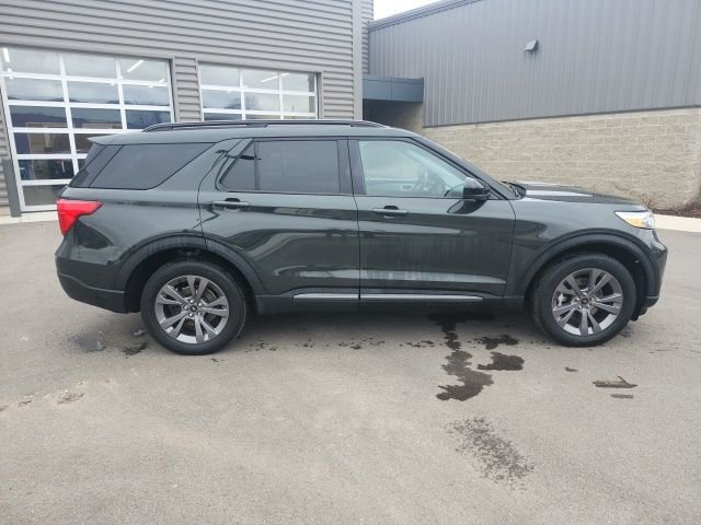 Used 2022 Ford Explorer XLT w/ Equipment Group 202A image 4