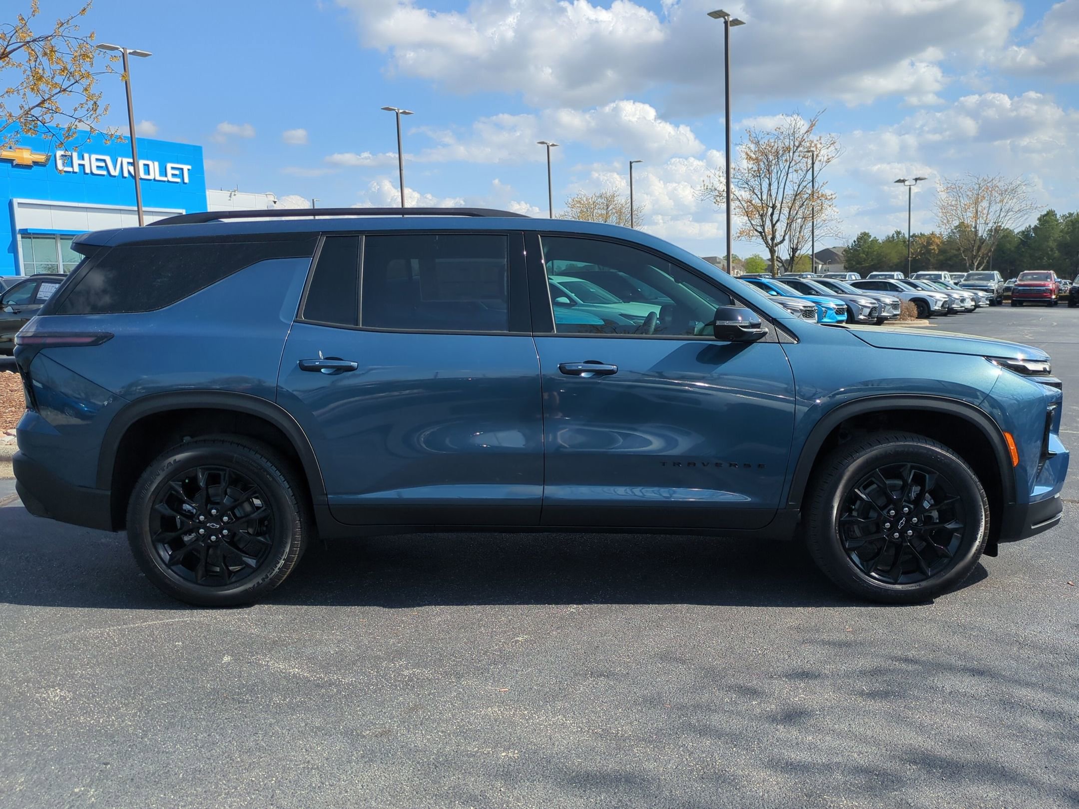 New 2026 Chevrolet Traverse LT w/ Midnight/Sport Edition FWD image 10
