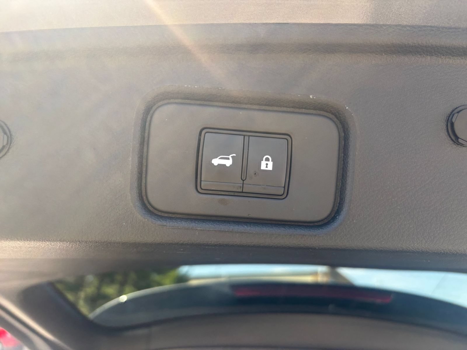 Used 2025 Nissan Pathfinder SV FWD image 22