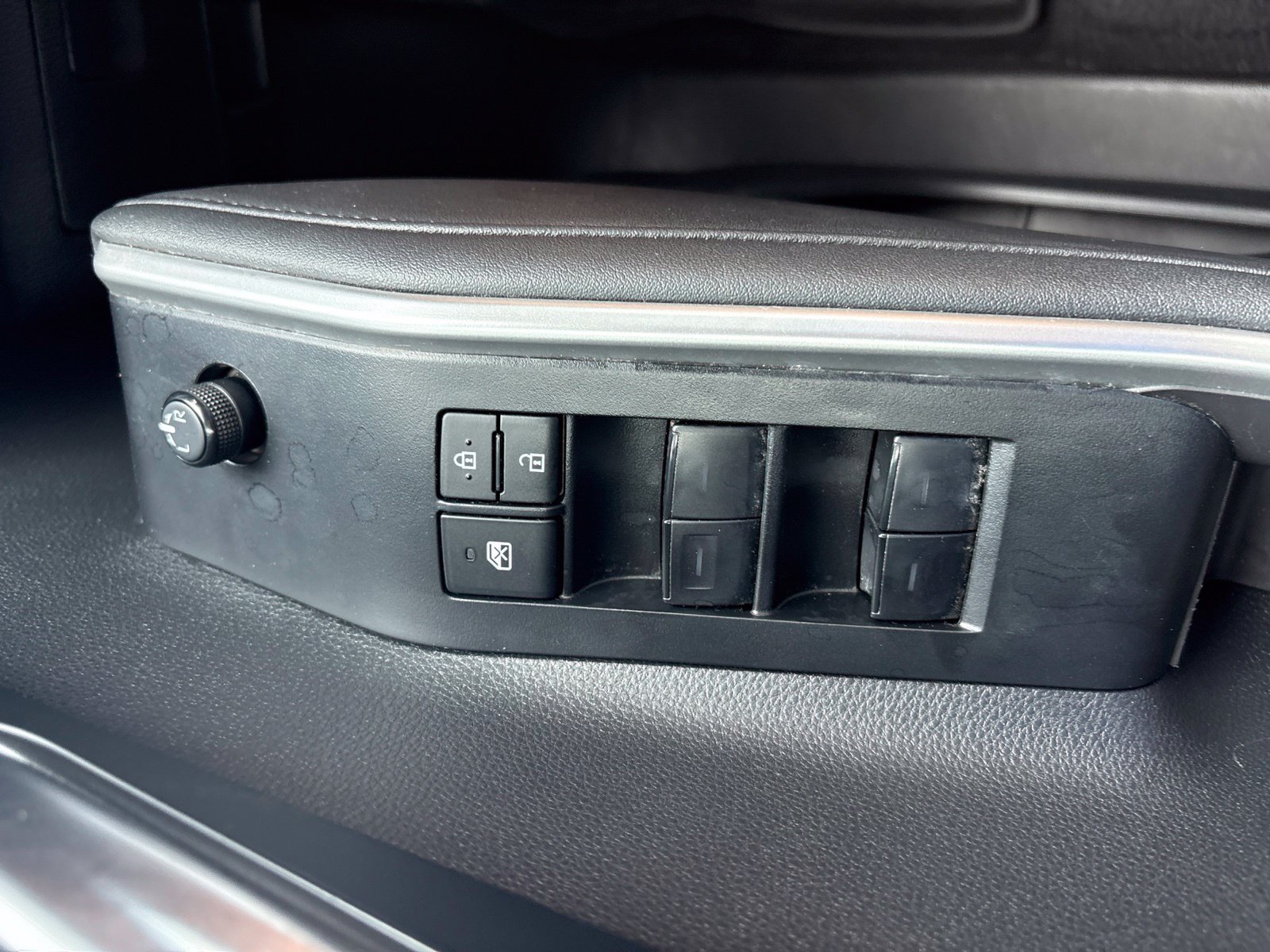 Used 2023 Toyota Highlander XLE FWD image 14