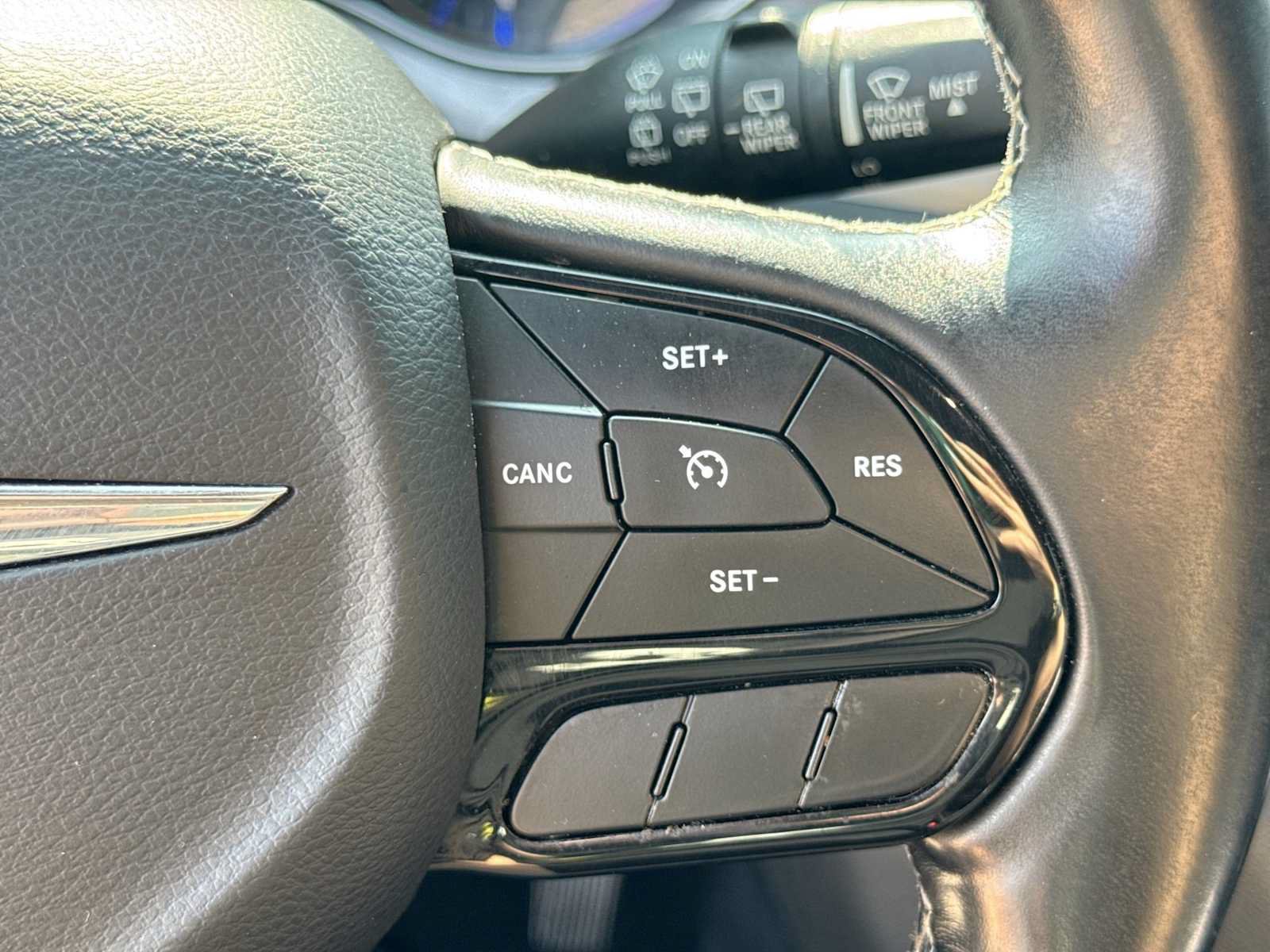 Used 2018 Chrysler Pacifica Touring-L Plus FWD image 25