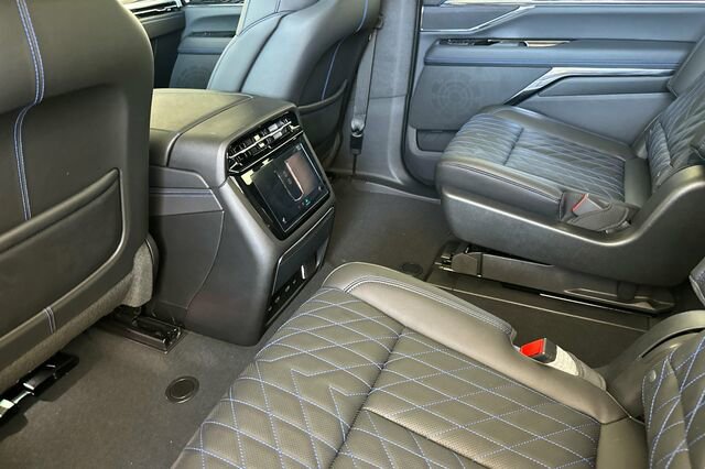 New 2025 Cadillac Escalade IQ Sport 1 w/ LPO, ONYX Package image 12