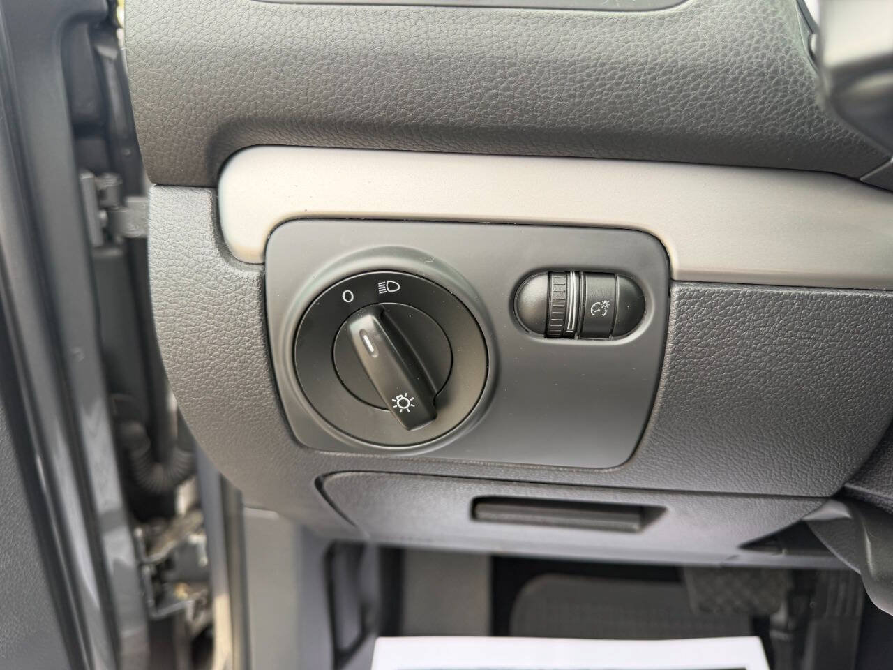 Used 2014 Volkswagen Golf 4-Door FWD image 16