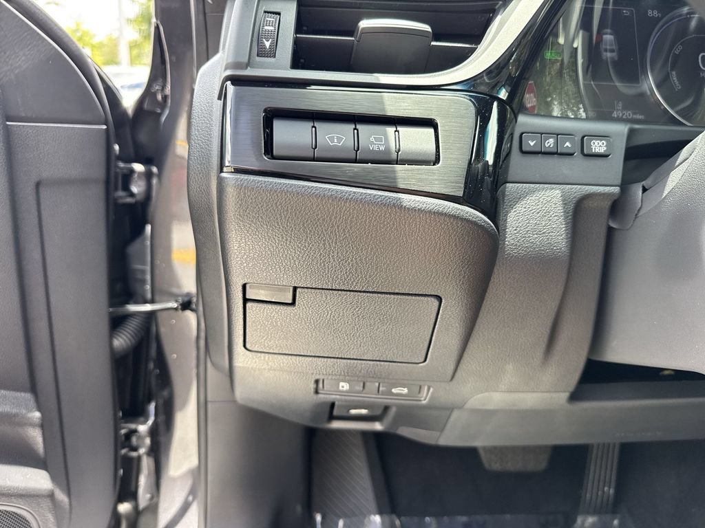 Used 2024 Lexus ES 300h Ultra Luxury w/ Accessory Package (Z2) FWD image 57