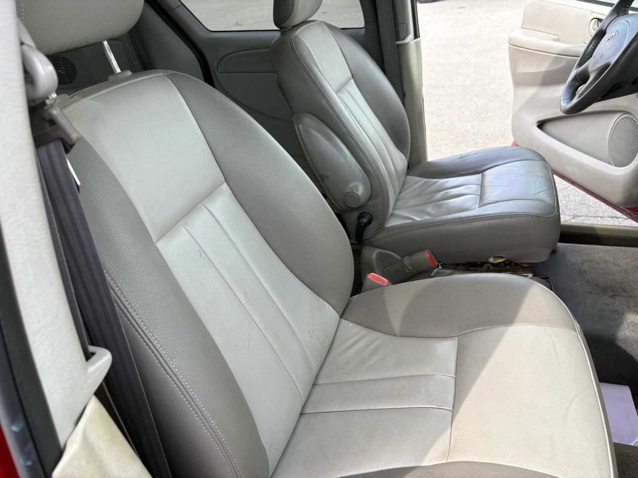 Used 2005 Dodge Grand Caravan SXT image 29