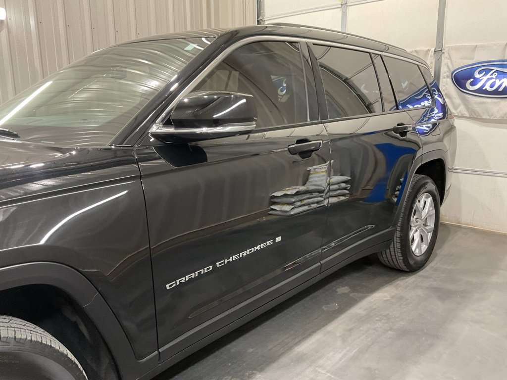 Used 2023 Jeep Grand Cherokee L Limited w/ Luxury Tech Group II image 5