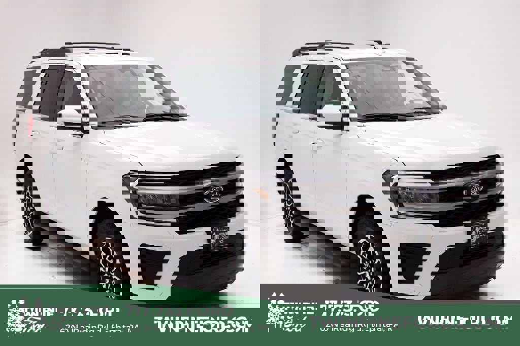 Used 2024 Ford Expedition XLT image 1