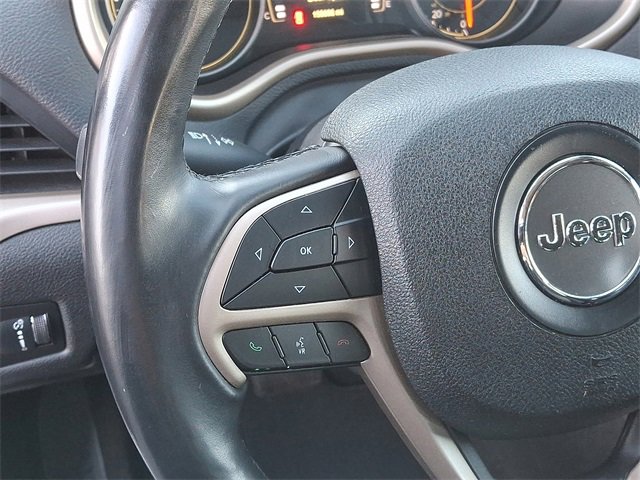 Used 2018 Jeep Cherokee Latitude w/ Altitude Package image 20