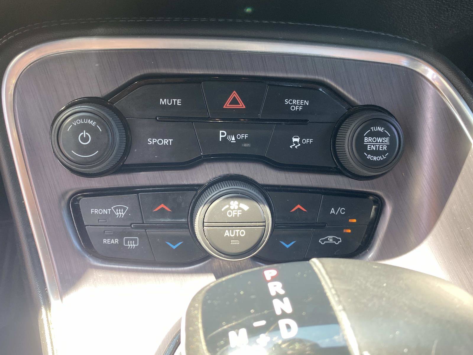 Used 2017 Dodge Challenger R/T w/ Driver Convenience Group RWD image 21
