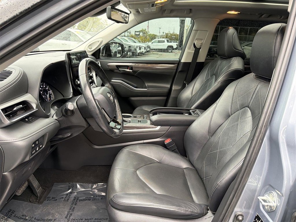 Used 2020 Toyota Highlander Platinum image 24