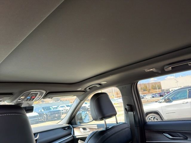 New 2026 Jeep Grand Cherokee Limited Reserve image 11