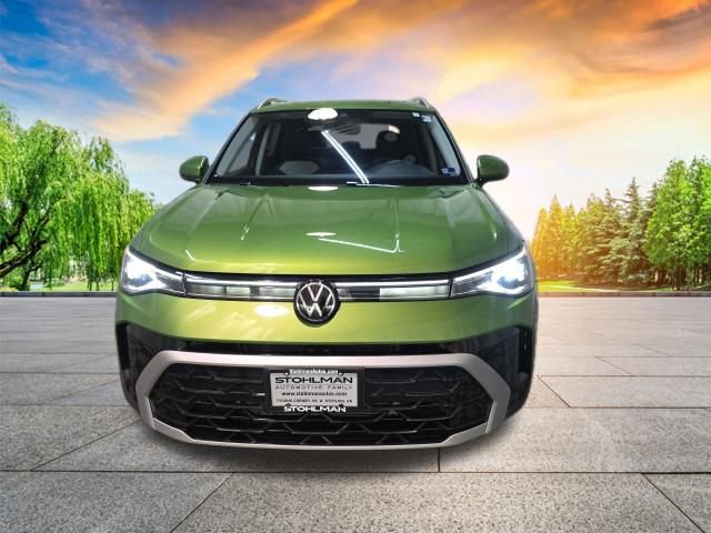 Certified 2025 Volkswagen Taos SEL w/ Black Wheel Plus Package image 9