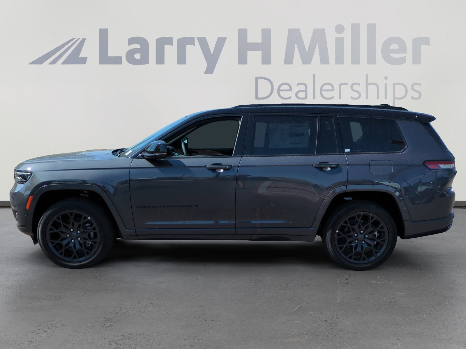 New 2025 Jeep Grand Cherokee L Summit image 2