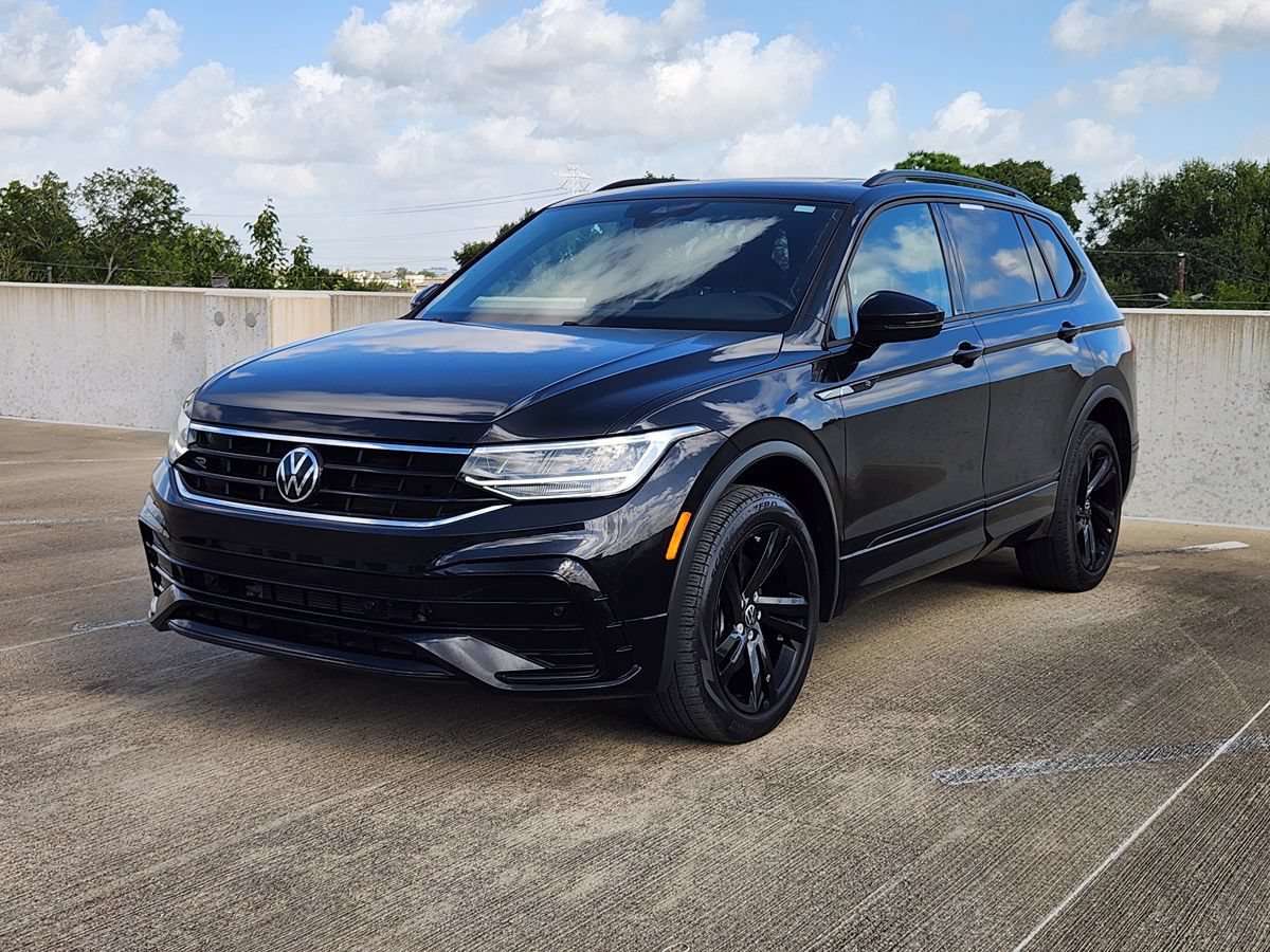 Used 2023 Volkswagen Tiguan SE R-Line FWD image 3