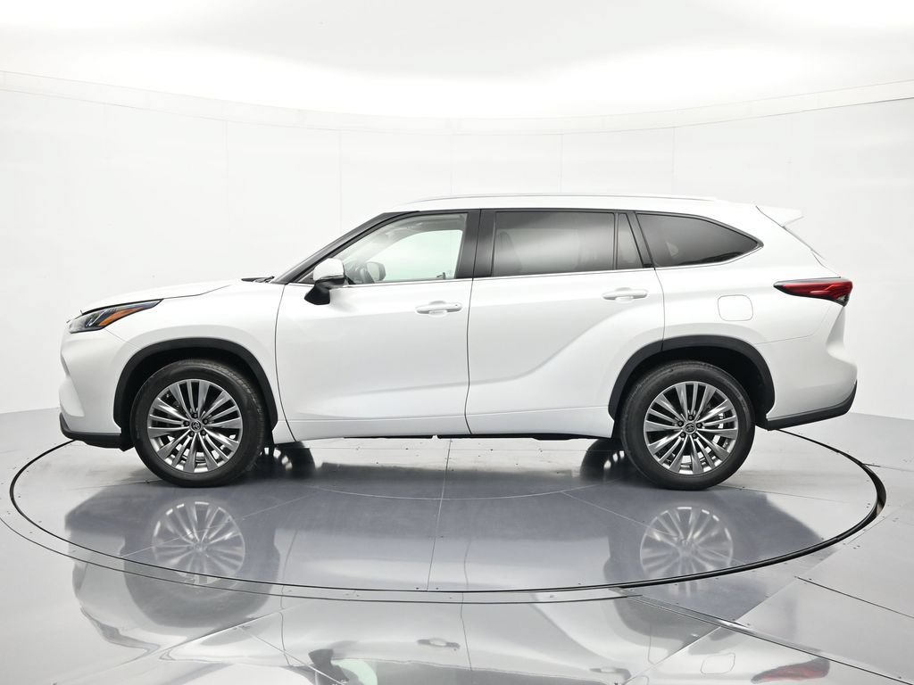 Used 2022 Toyota Highlander Platinum FWD image 8