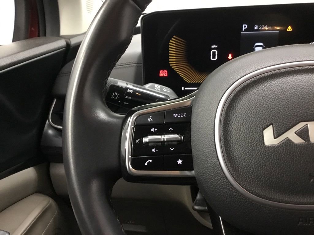 Used 2025 Kia Carnival image 33