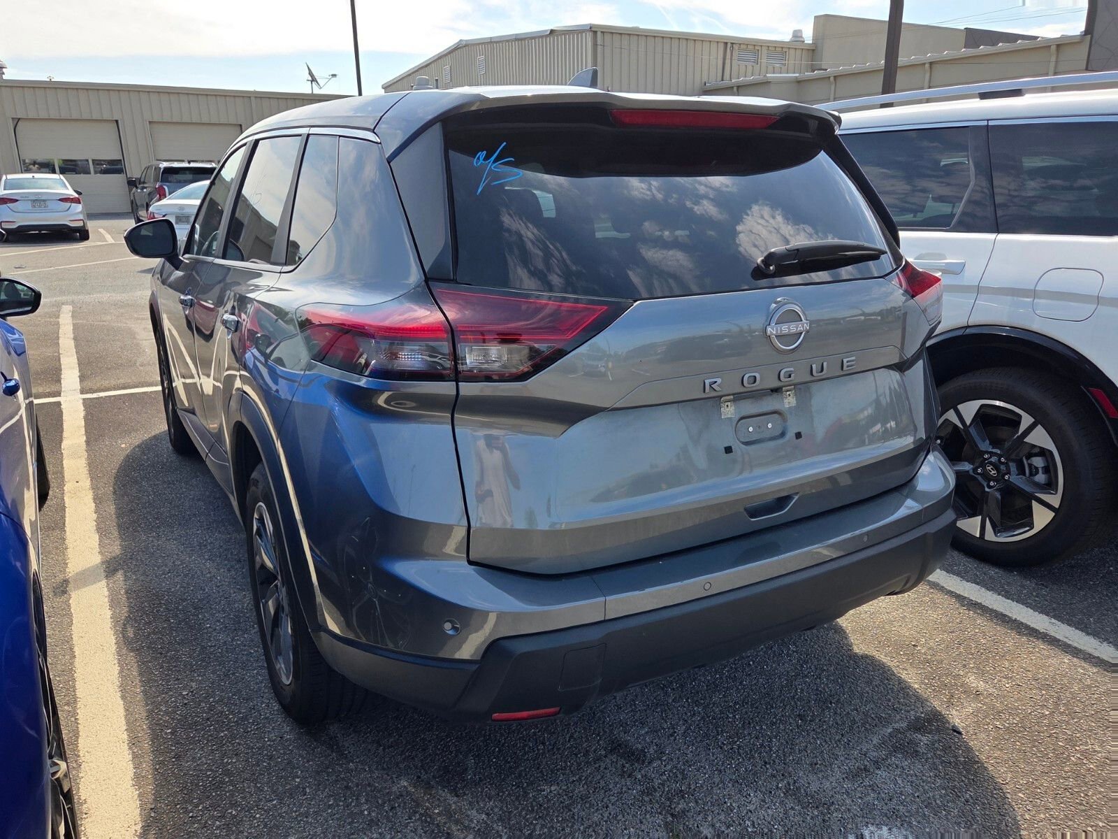 Used 2025 Nissan Rogue SV image 6