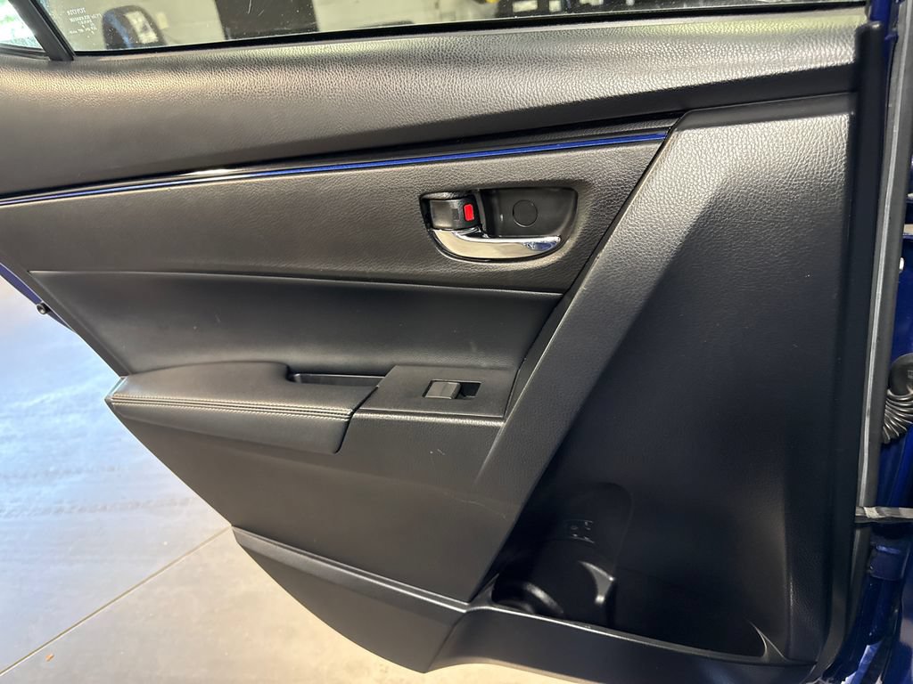 Used 2018 Toyota Corolla SE w/ Body Protection Package FWD image 10