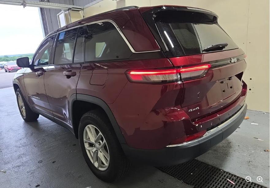 Used 2023 Jeep Grand Cherokee Laredo X AWD/4WD image 8