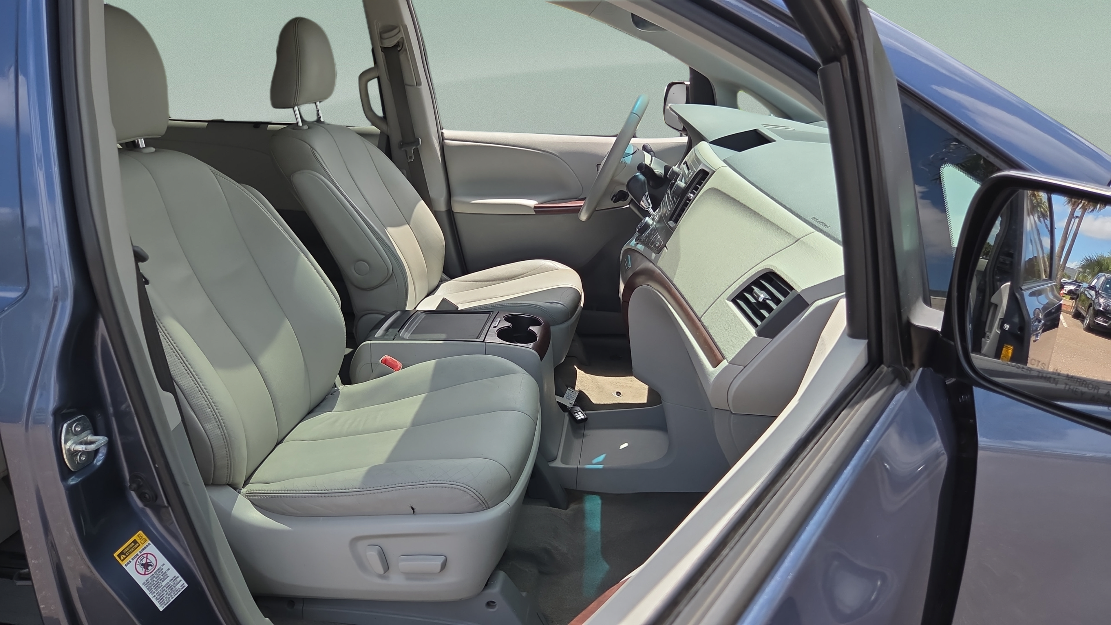 Used 2014 Toyota Sienna XLE FWD image 16