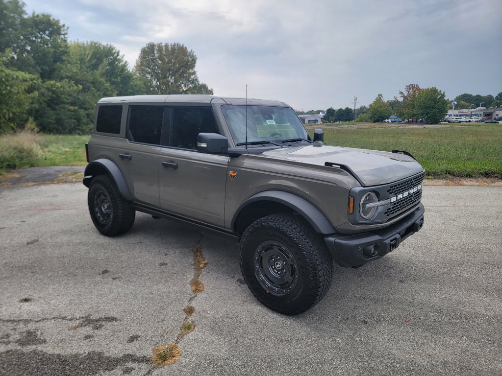 New 2025 Ford Bronco Badlands image 3