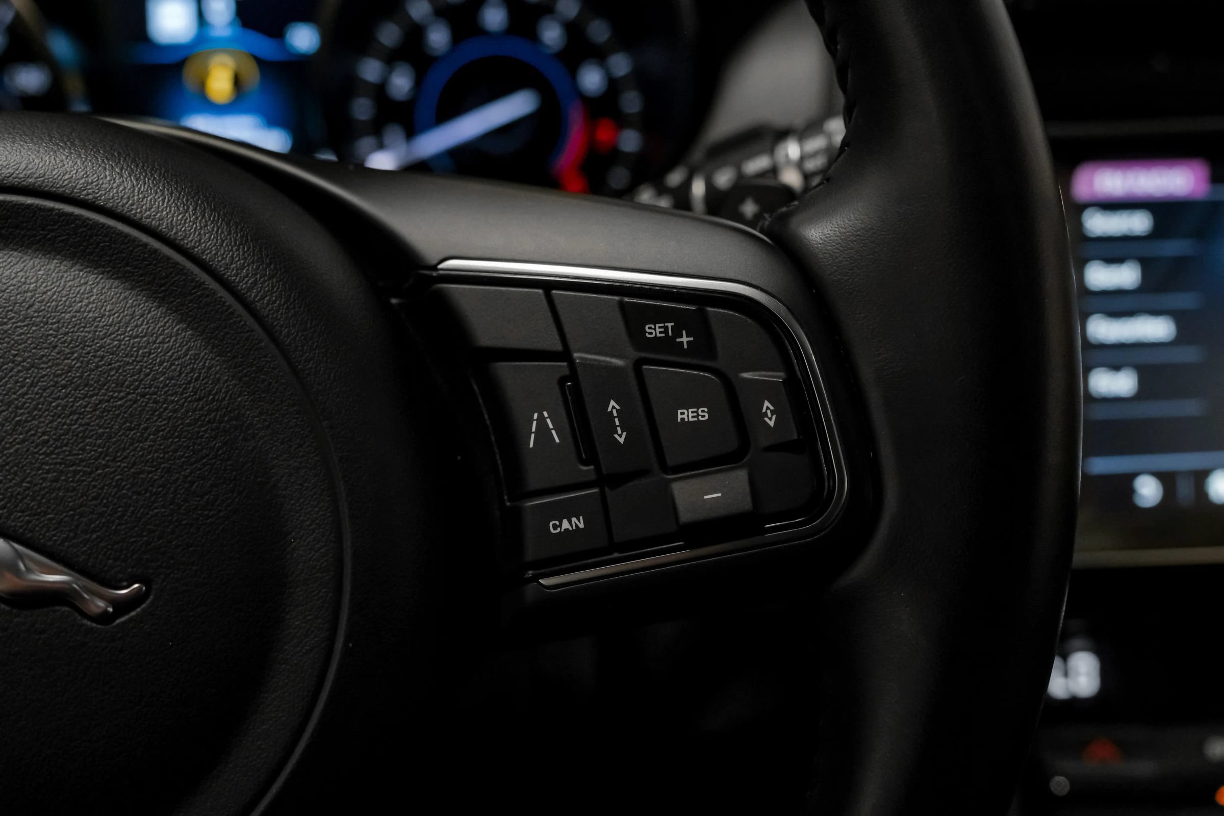 Used 2019 Jaguar F-PACE Premium AWD/4WD image 13
