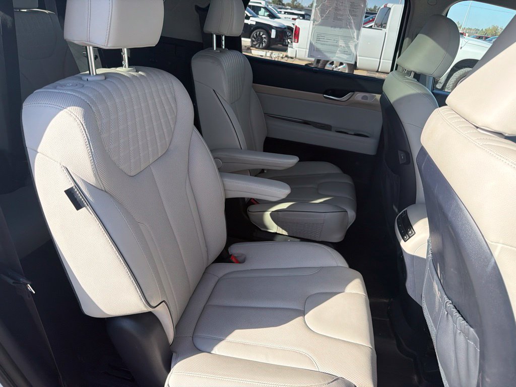 Used 2023 Hyundai Palisade Limited AWD/4WD image 14