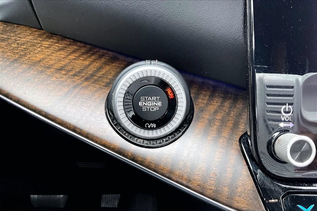 Used 2023 Jeep Grand Wagoneer Series II AWD/4WD image 28